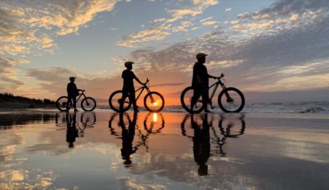 Camel Cycle Club / TRAIL ON (Tottori Sand Dunes Fat Bike) — bike rental in Tottori